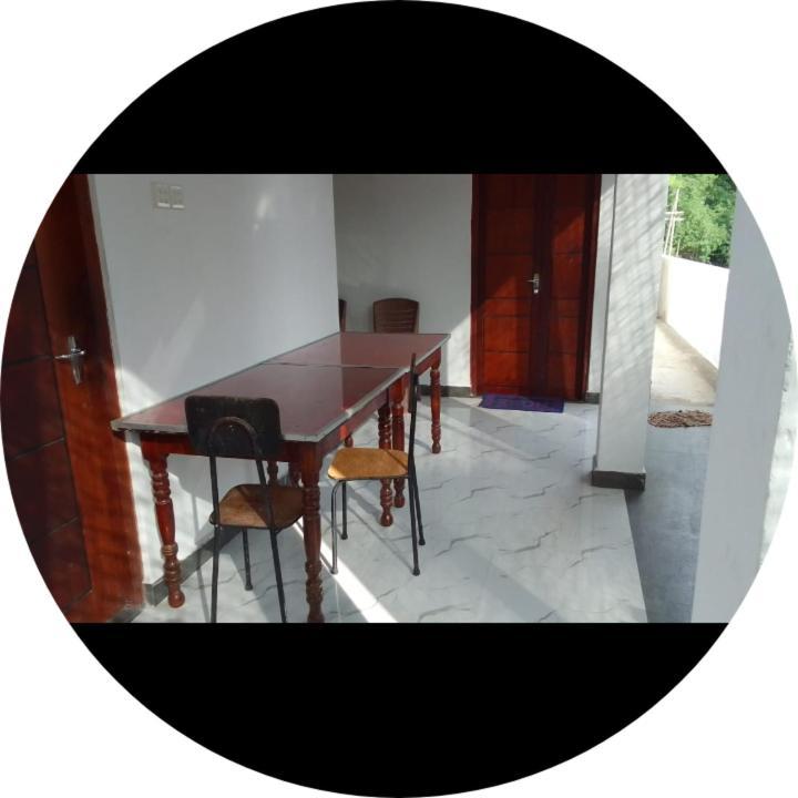 Dinesh Guest House Kataragama Ngoại thất bức ảnh