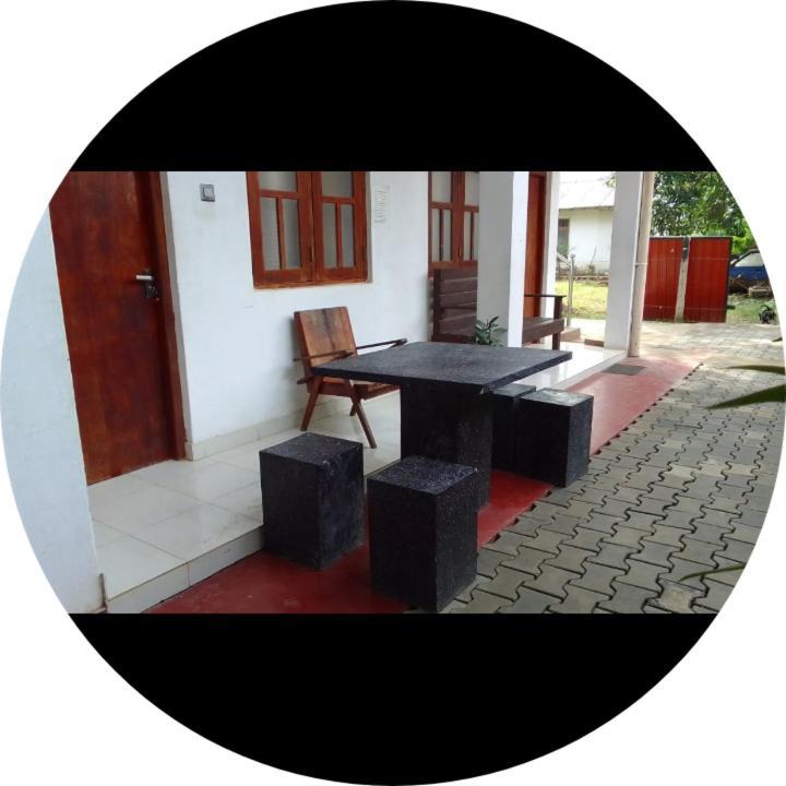 Dinesh Guest House Kataragama Ngoại thất bức ảnh