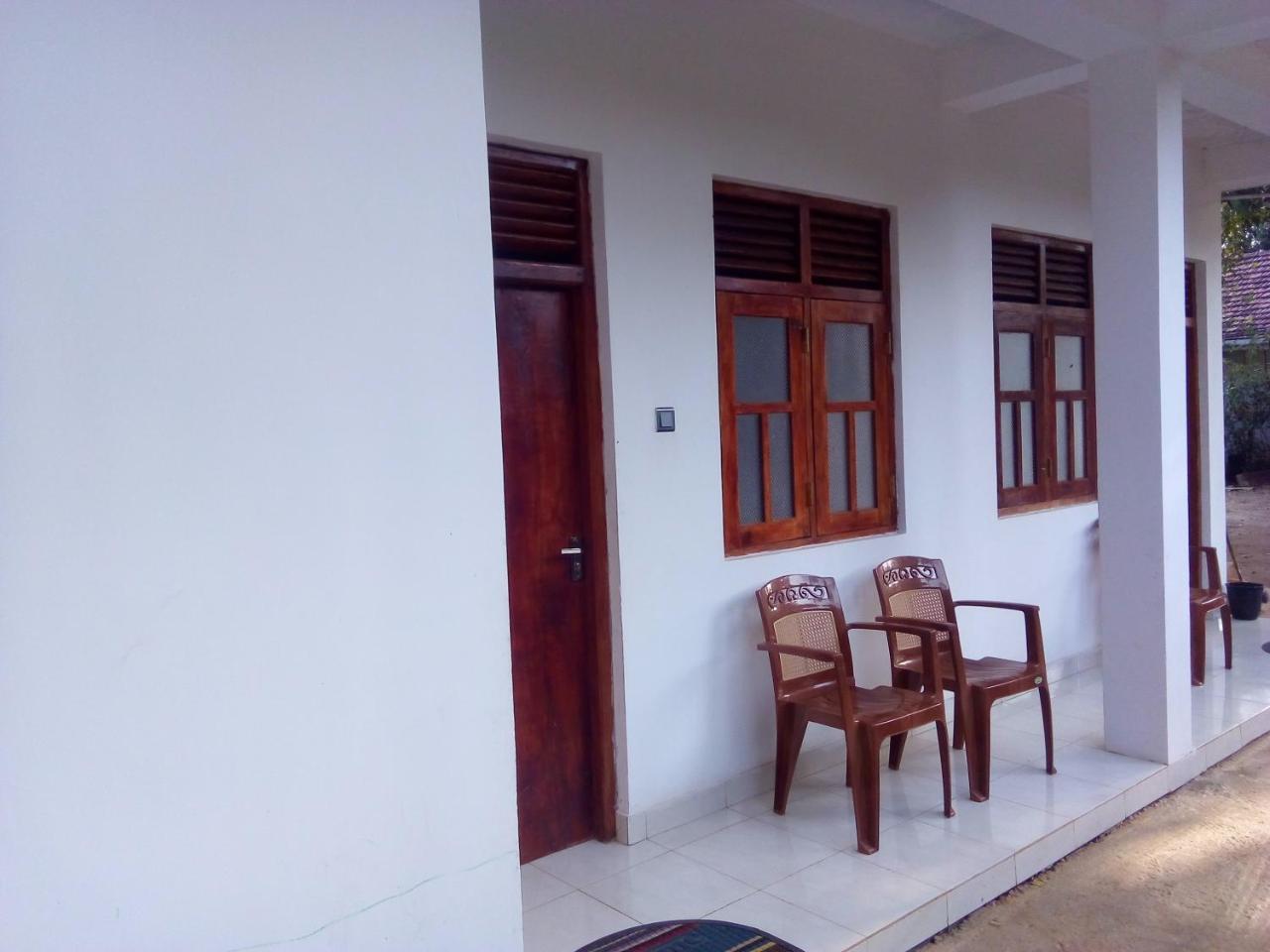 Dinesh Guest House Kataragama Ngoại thất bức ảnh