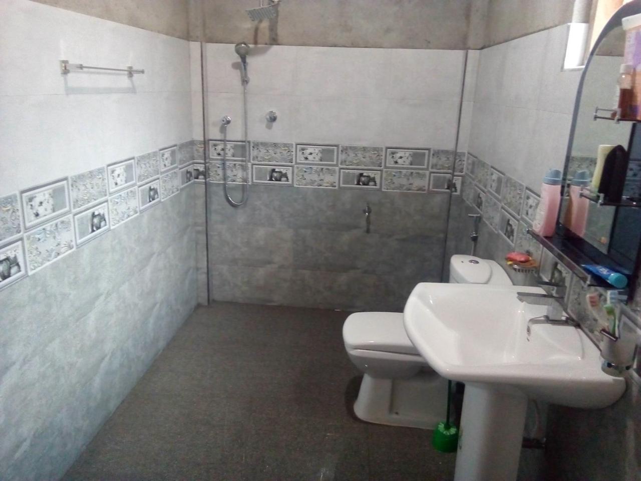 Dinesh Guest House Kataragama Ngoại thất bức ảnh