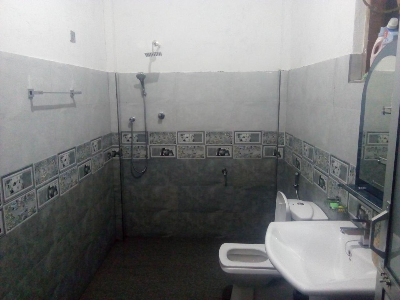 Dinesh Guest House Kataragama Ngoại thất bức ảnh
