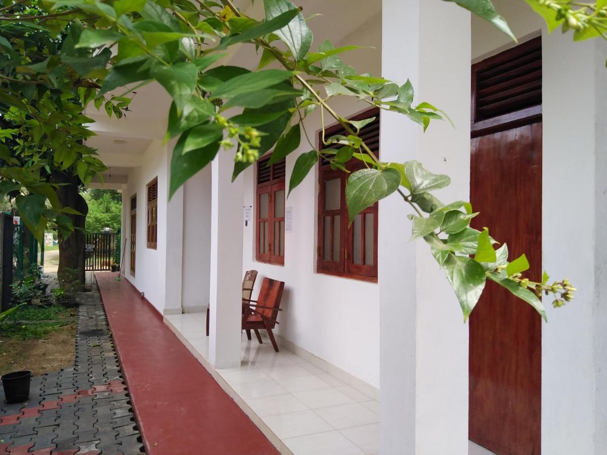 Dinesh Guest House Kataragama Ngoại thất bức ảnh